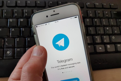 L'aplicació Telegram en un telèfon mòbil.