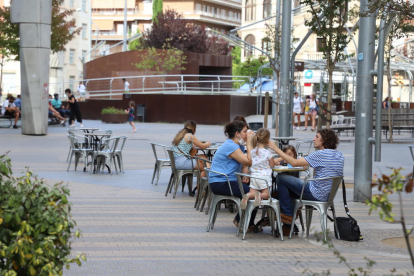 Una de las terrazas de Lleida que verá levantar las restricciones a partir del jueves.