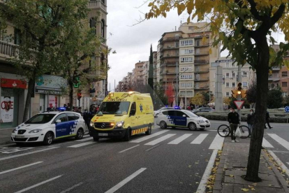 Atraquen un banc de l'avinguda Prat de la Riba de Lleida