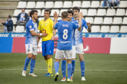 Jugadors del Lleida celebren un gol durant el partit davant de l’Eixea, disputat al Camp d’Esports.