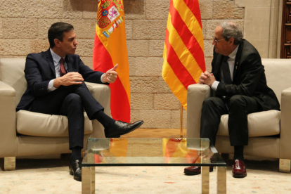 Sánchez i Torra en un moment de la seua reunió aquest dijous al Palau de la Generalitat.
