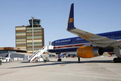 El Boeing 757 d’Icelandair que ahir va aterrar a Alguaire i que se suma als altres cinc que ja hi ha en aquesta infraestructura.