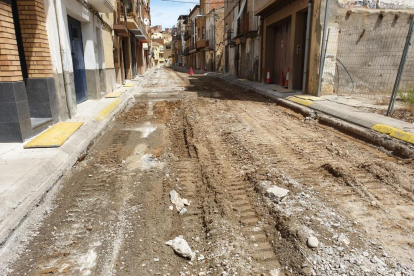 Los trabajos para renovar pavimento y servicios de un tramo de la calle  Pare Palau.