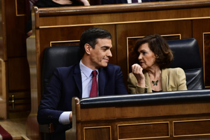El president del govern espanyol, Pedro Sánchez, i la vicepresidenta en funcions, Carmen Calvo.