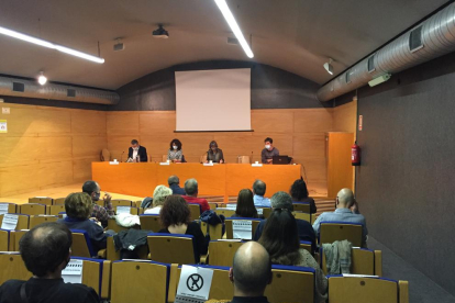 La presentació de l'estudi sobre l'estat de les fosses als cementiris de Lleida.
