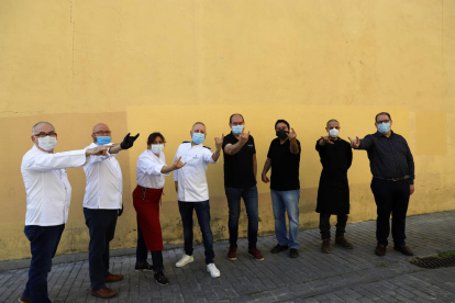 Alguns restauradors lleidatans que participen en la iniciativa gastronòmica, a la presentació de la proposta ahir.