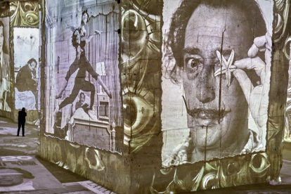 Una cantera abandonada en Francia proyecta el mejor arte de Dalí