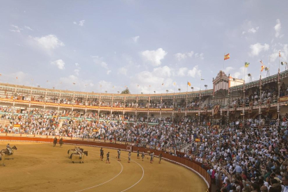 La plaza de toros de El Puerto de Santa María, el jueves, con un lleno hasta la bandera pese a la Covid.