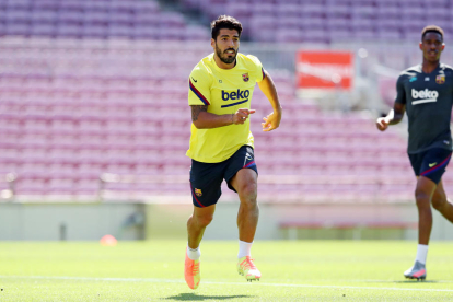 La plantilla del FC Barcelona, entrenant-se ahir al Camp Nou, en un test de cara a la tornada a la competició dissabte que ve a Mallorca.