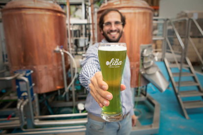 Oliba Green Beer, la primera cervesa verda d'oliva del món, creada al Pallars