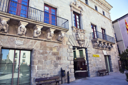La façana de la Paeria de Cervera, un dels municipis sense romanents.