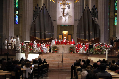 La cerimònia a la Sagrada Família va congregar unes 600 persones.