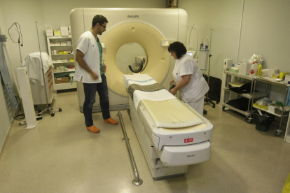 Imatge d’arxiu d’un TAC a la Unitat de Radiologia de l’hospital Arnau de Vilanova.