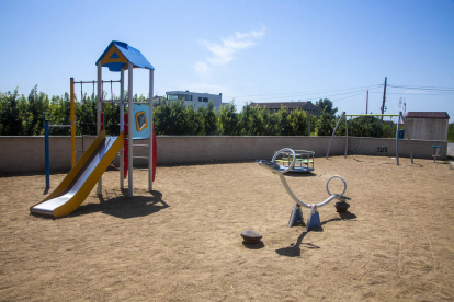 Imagen del parque infantil del Roser renovado.