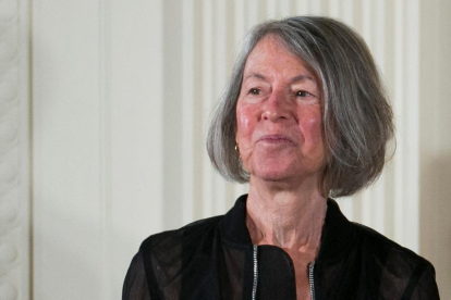 La poeta nord-americana Louise Glück, de 77 anys, guardonada amb el Nobel de Literatura 2020.