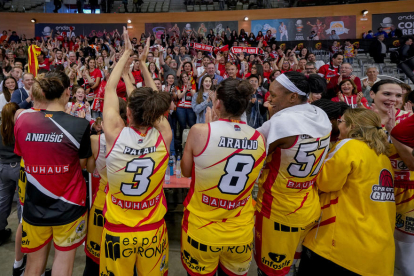 Las jugadoras del Girona celebran su clasificación para la final.