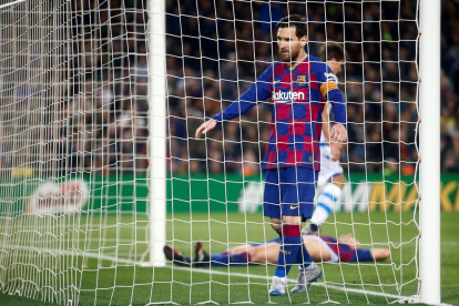 Messi, dins de la porteria després d’una ocasió de gol fallada pel Barça.
