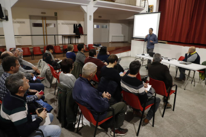 El encuentro de ediles celebrado ayer por la tarde en Torrelameu.