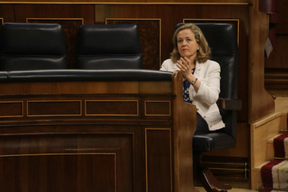 Nadia Calviño en su escaño en una sesión del Congreso. 