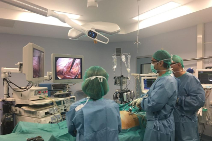 Imatge d’arxiu d’una intervenció quirúrgica a l’hospital Arnau de Vilanova.