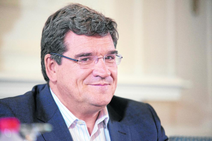 Sánchez renova un 35 per cent de la quota PSOE del Govern amb perfils tècnics i Illa