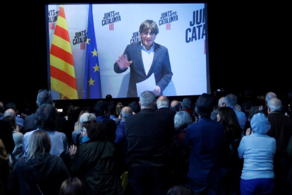 Imatge general de Carles Puigdemont en videoconferència durant l’acte celebrat ahir a Barcelona.