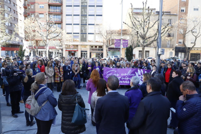 El acto institucional unitario de Lleida se celebró en la plaza 8 de Març.