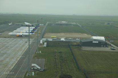 Moviments de terres aquesta setmana a la zona on es construiran hangars per a empreses al recinte aeroportuari d’Alguaire.
