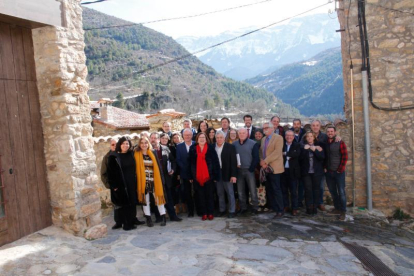 Foto de los alcaldes del Alt Urgell en Arsèguel. 