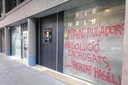 Atac vandàlic ahir contra la seu de TV3 a Lleida.