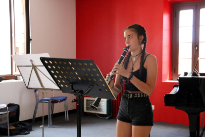 Una alumna de clarinete, durante una clase de esta edición de la AIMS de Solsona.