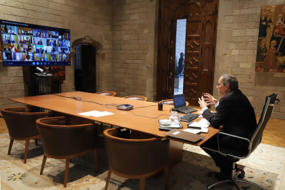Torra durant la reunió telemàtica que va mantenir ahir amb Pedro Sánchez i la resta de presidents autonòmics.