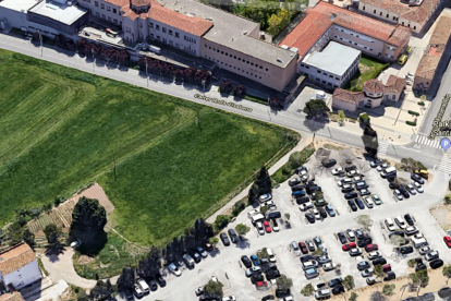 Vista aèria de l'aparcament de l'hospital Santa Maria de Lleida.