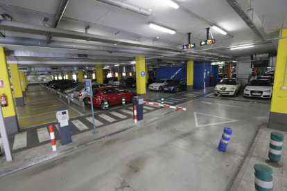 Imagen de archivo del parking del hospital Arnau de Vilanova. 