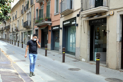 Els carrers de Girona segueixen amb escassa activitat.