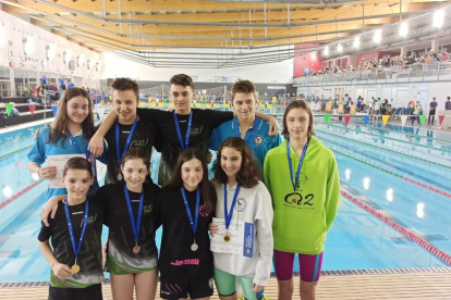 Los nadadores de los clubes leridanos que consiguieron medalla. 