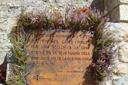 Isona i Conca Dellà va homenatjar ahir els veïns que van haver de fugir durant la Guerra Civil.