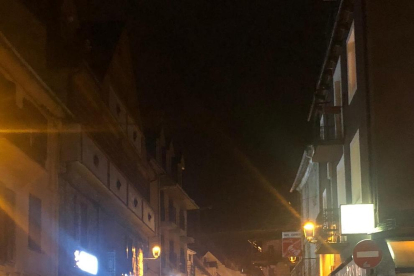 El Pirineo, lleno de turistas este Puente del Pilar  -  El puente del Pilar ha vuelto a llenar el Pirineo de Lleida de turistas después de que el sector cerrara una buena campaña de verano en las comarcas de montaña. Por este motivo, los hoteles ...