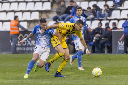 Raúl, autor del primer gol del Lleida, peleó durante todo el partido en ataque.
