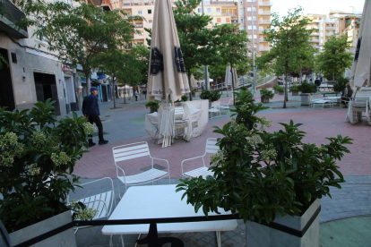 La terrassa d’un establiment de la plaça Ricard Viñes de Lleida, ahir a la tarda.