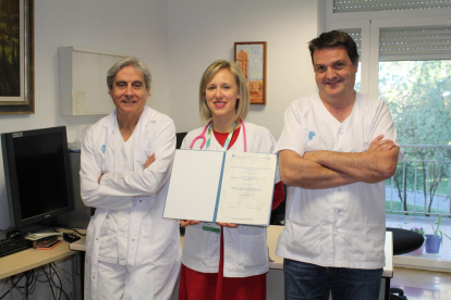 Els oncòlegs Edelmir Iglesias, Ariadna Gasol i Serafín Morales.
