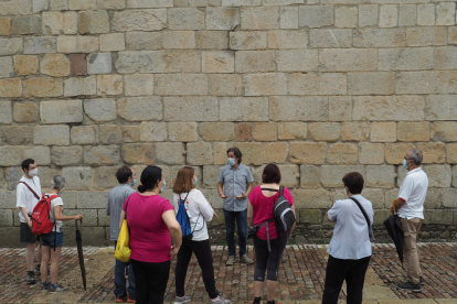 Los participantes pudieron descubrir las características geológicas de la catedral de Santa Maria d’Urgell.