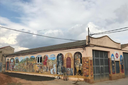 Palau de Noguera inaugura el mural que plasma su historia