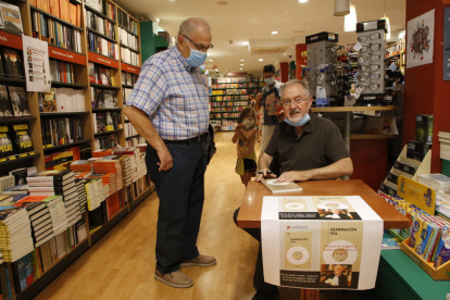 Juan Cal, primer autor de Lleida a firmar exemplars en una llibreria