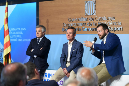 Figueras, junto a dos altos directivos catalanes del COI, Joan Antoni Samaranch y Pere Miró.