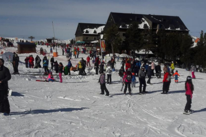 Esquiadors ahir a l’estació de Port Ainé.