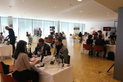 La Llotja acogió ayer la primera jornada de reuniones entre las bodegas y los importadores asiáticos. 