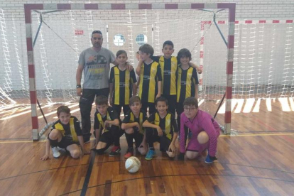 El Club Futbol Sala Alfarràs, campió de les lligues escolars infantil i benjamí