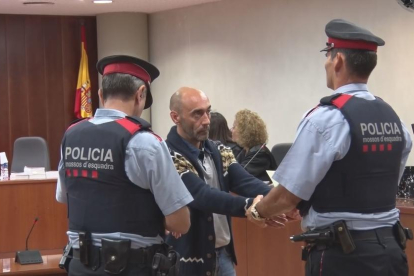 El acusado, Jordi Lanuza, ayer en un receso de la cuarta sesión del juicio en la Audiencia de Lleida. 
