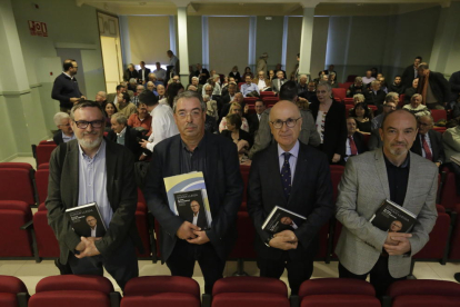 Presentació del llibre - Duran i Lleida va presentar ahir el llibre de memòries El risc de la veritat a l’Acadèmia Mariana, en un acte que va comptar amb la participació del director de redacció de SEGRE, Santi Costa, i dels de SER Lleida i  ...